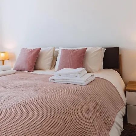 Casa Do Patio - 3 Bedrooms, Ponte Rol