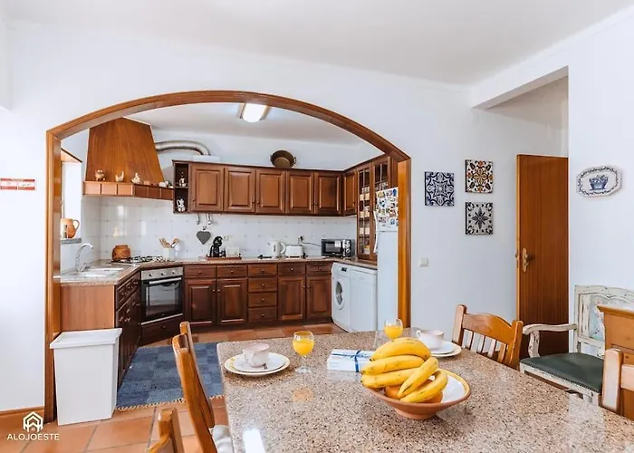 Hébergement de vacances Casa Do Patio - 3 Bedrooms, Ponte Rol Torres Vedras