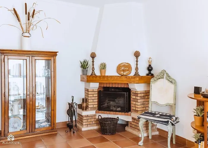 Hébergement de vacances Casa Do Patio - 3 Bedrooms, Ponte Rol *