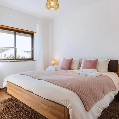 Casa Do Patio - 3 Bedrooms, Ponte Rol