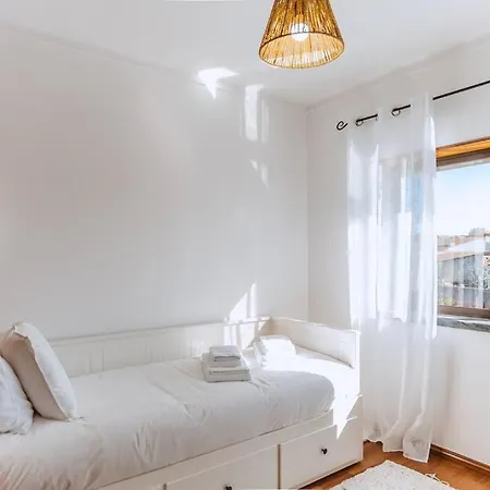 Дом отдыха Casa Do Patio - 3 Bedrooms, Ponte Rol *