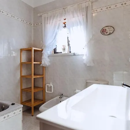 Casa Do Patio - 3 Bedrooms, Ponte Rol Holiday home *