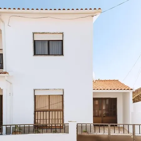 Casa Do Patio - 3 Bedrooms, Ponte Rol Дом отдыха