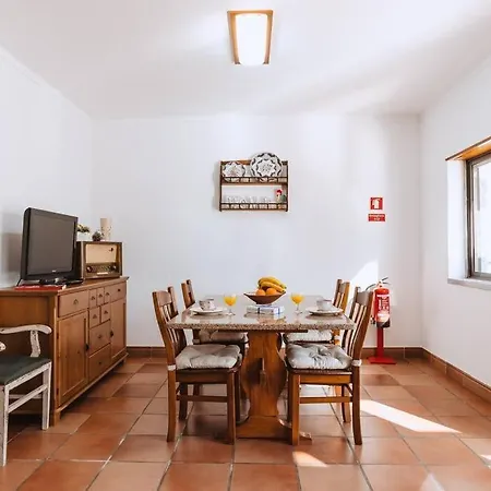 Casa Do Patio - 3 Bedrooms, Ponte Rol Дом отдыха Торреш-Ведраш